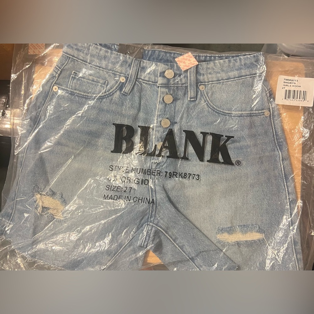 Blank NYC NWT size 27 The Warren High Ride Button Fly Short